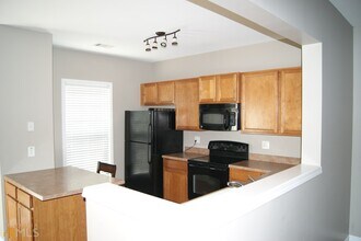 2754 Deerwood Ln in Atlanta, GA - Building Photo - Building Photo