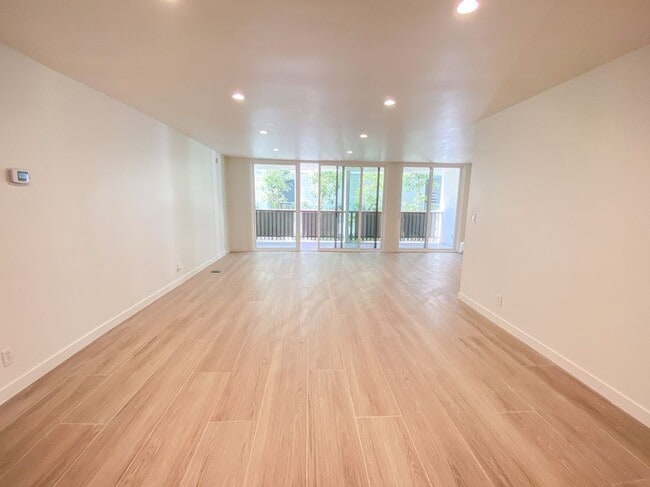 848 Kings Rd in West Hollywood, CA - Foto de edificio - Building Photo