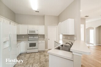 1528 Walnut Creek Dr in Orange Park, FL - Building Photo - Building Photo