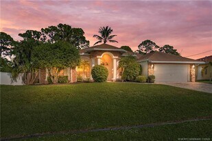 4213 SW Utterback St in Port St. Lucie, FL - Building Photo