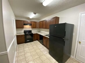 379 Mimosa Dr in Buford, GA - Building Photo - Building Photo