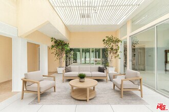 713 Elm Dr in Beverly Hills, CA - Building Photo - Building Photo