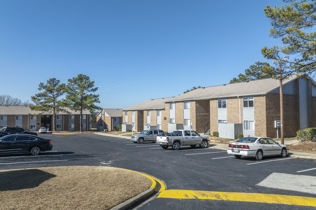 Pine Tree Apartments in Columbia, SC - Building Photo - Building Photo