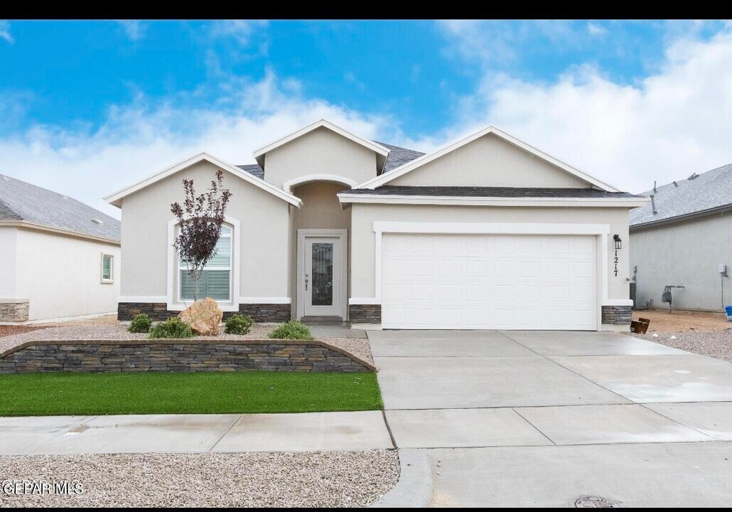 1208 Golden Summer Pl in Horizon City, TX - Building Photo