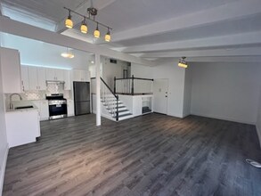 7924 Woodman Ave in Los Angeles, CA - Building Photo - Building Photo