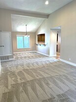 545 S Ranch View Cir, Unit 97 in Anaheim, CA - Building Photo