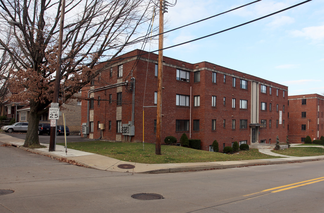 1465 Mcfarland Rd in Pittsburgh, PA - Building Photo