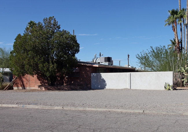 Water Street Apartments in Tucson, AZ - Building Photo - Building Photo