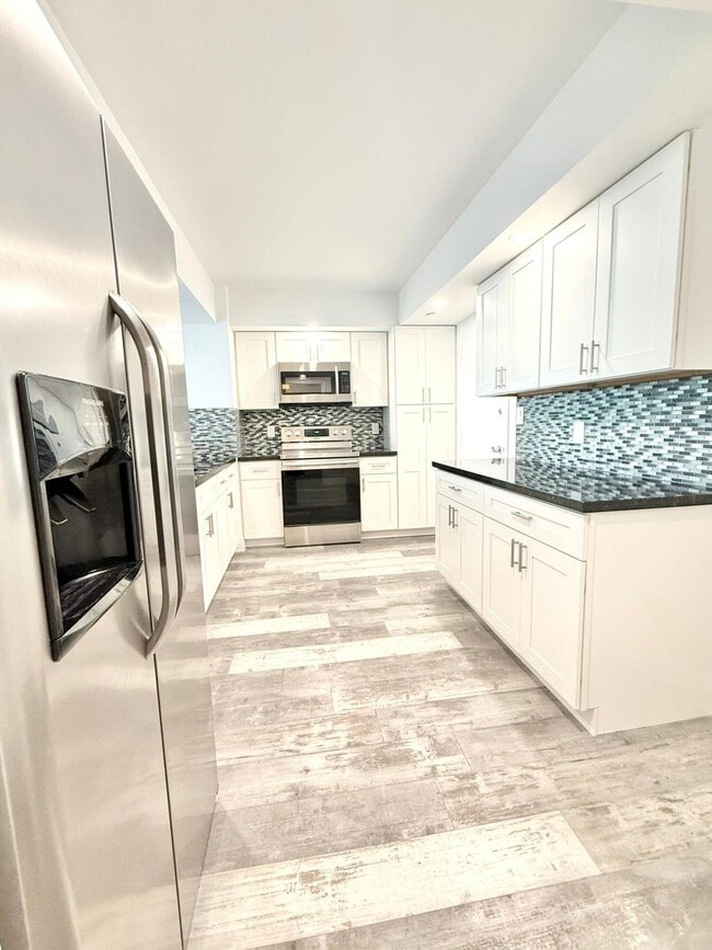 1150 Hillsboro Mile in Hillsboro Beach, FL - Building Photo - Building Photo