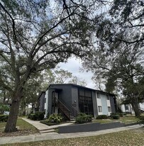 220 Riverbend Dr in Altamonte Springs, FL - Building Photo