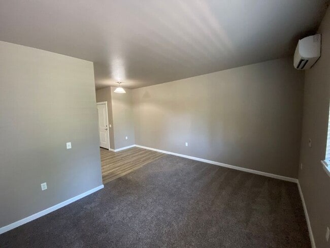 4235 Hawthorne Ave NE in Salem, OR - Building Photo - Building Photo