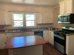 27 E Newnan Rd in Newnan, GA - Building Photo - Building Photo