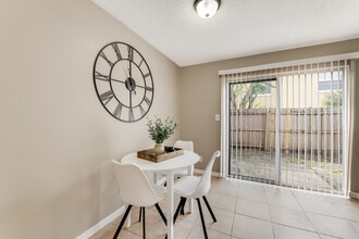Riverbreeze Apartments in Daytona Beach, FL - Building Photo - Building Photo