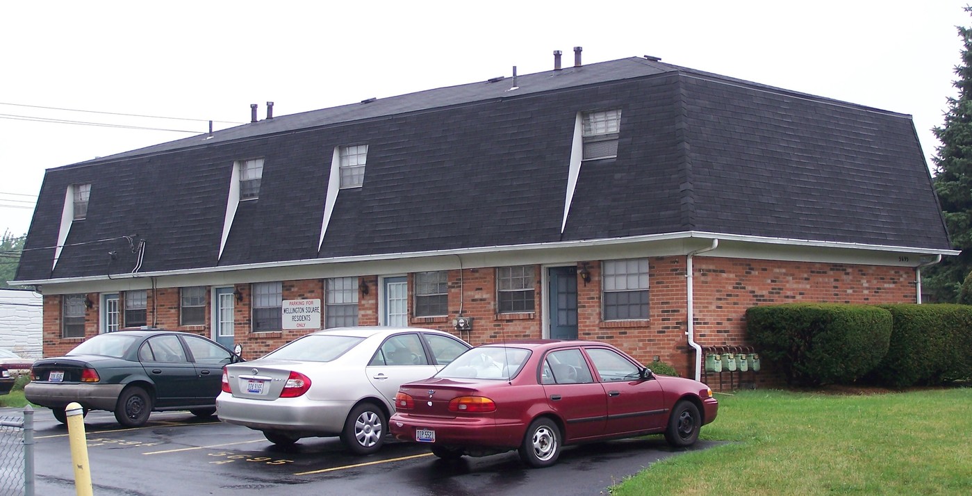 Wellington Square in Columbus, OH - Building Photo