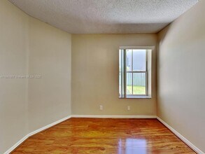 927 Stanton Dr in Weston, FL - Building Photo - Building Photo