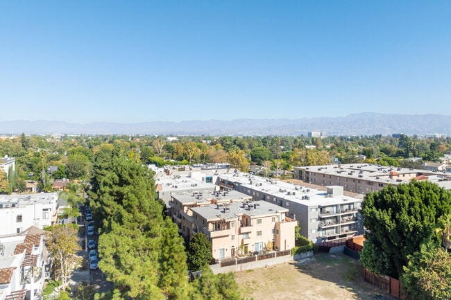 4732 Radford Ave in Valley Village, CA - Building Photo - Building Photo