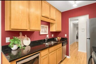 2706 Humboldt Ave S, Unit 302 in Minneapolis, MN - Foto de edificio - Building Photo