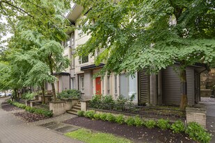 9229 University Cres in Burnaby, BC - Building Photo