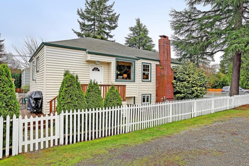 9752 Evanston Ave N in Seattle, WA - Building Photo