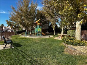 9536 Kelly Creek Ave in Las Vegas, NV - Foto de edificio - Building Photo