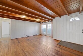 12417 W 56th St in Shawnee, KS - Foto de edificio - Building Photo