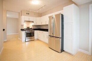 33 Bromfield Rd, Unit 1 in Somerville, MA - Building Photo