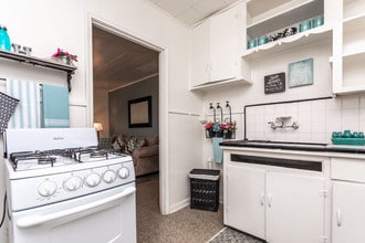 Highland Hills in San Antonio, TX - Foto de edificio - Interior Photo