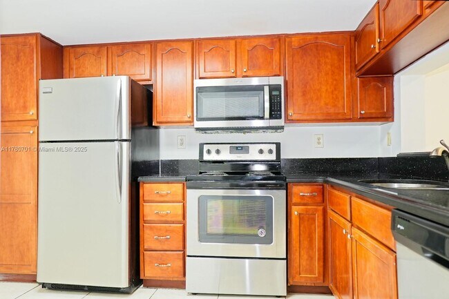 11390 SW 2nd Ct in Pembroke Pines, FL - Building Photo - Building Photo