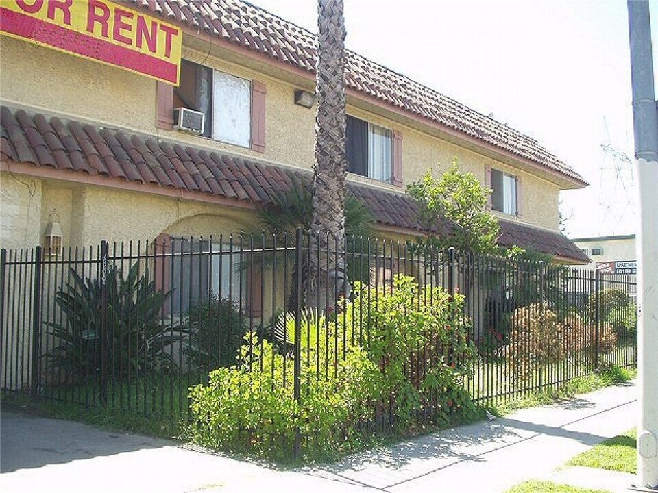 11722 Saticoy St in Los Angeles, CA - Building Photo