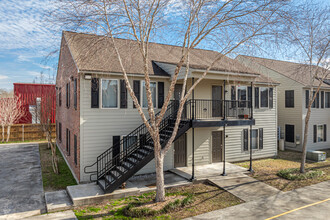 Guidry Row Apartment Homes in Lafayette, LA - Foto de edificio - Building Photo