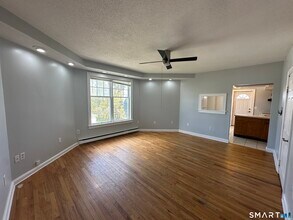 196 Ocean Ave in New London, CT - Building Photo - Building Photo