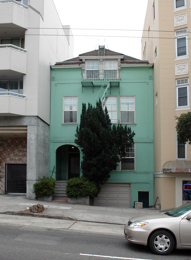 2327 Van Ness Ave in San Francisco, CA - Building Photo - Building Photo