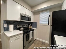 743 Byrnes Dr in San Antonio, TX - Building Photo