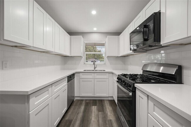 6327 Mardale Dr in Houston, TX - Building Photo - Building Photo