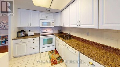 350 Webb Dr in Mississauga, ON - Building Photo - Building Photo