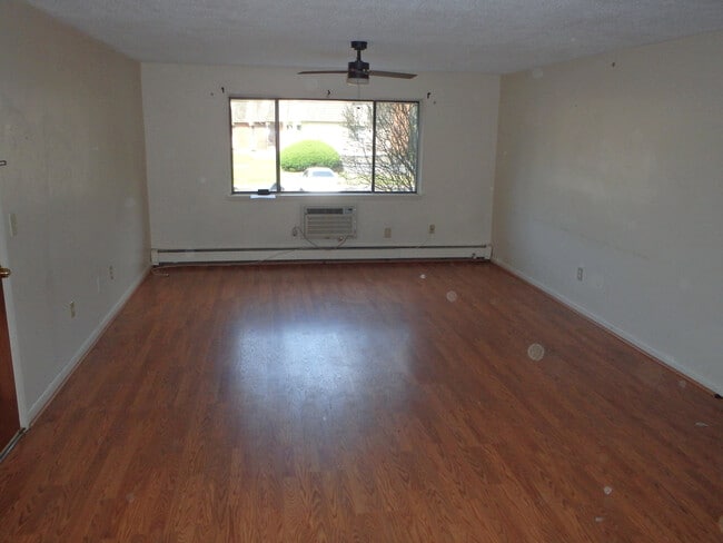 249 High Path Rd in Windsor, CT - Building Photo - Building Photo