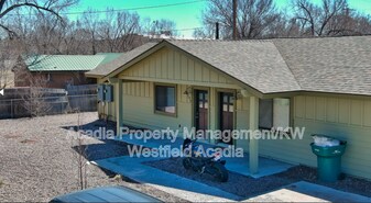 571 N 10th Pl in Show Low, AZ - Building Photo