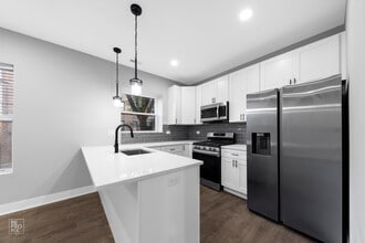 1407 W Flournoy St, Unit 2 in Chicago, IL - Building Photo - Building Photo