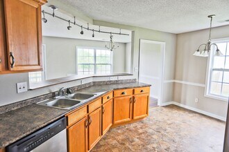 1276 Archwood Dr in Clarksville, TN - Building Photo - Building Photo