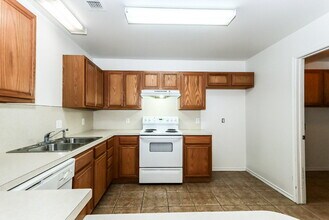 606 N Englewood Ave in Lubbock, TX - Building Photo - Building Photo