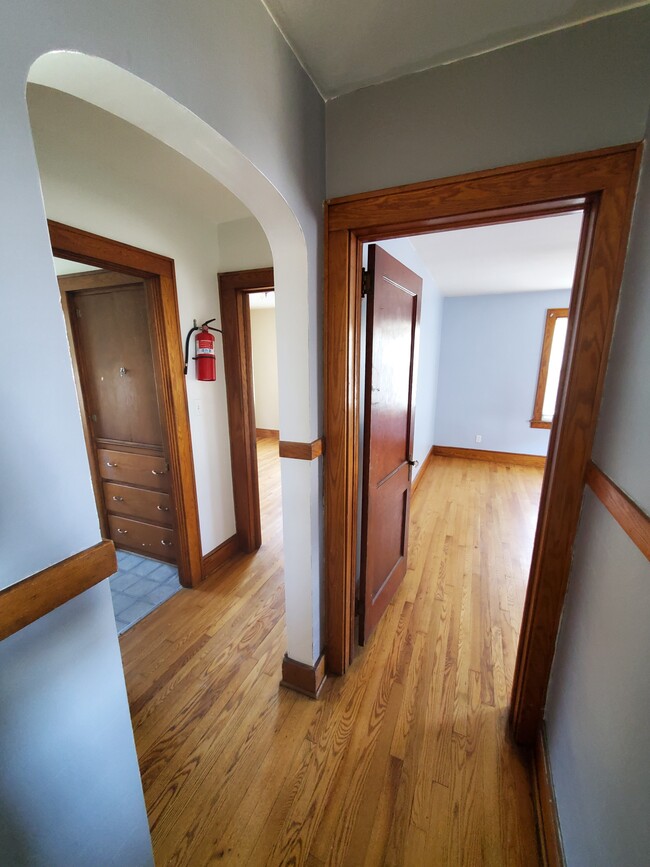 39 Virginia Ave, Unit Apt 2 in Johnson City, NY - Building Photo - Building Photo