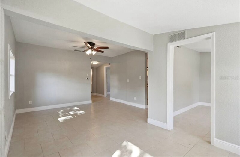 8206 N Alaska St in Tampa, FL - Building Photo