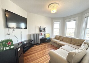 151 E Cottage St in Boston, MA - Foto de edificio - Building Photo