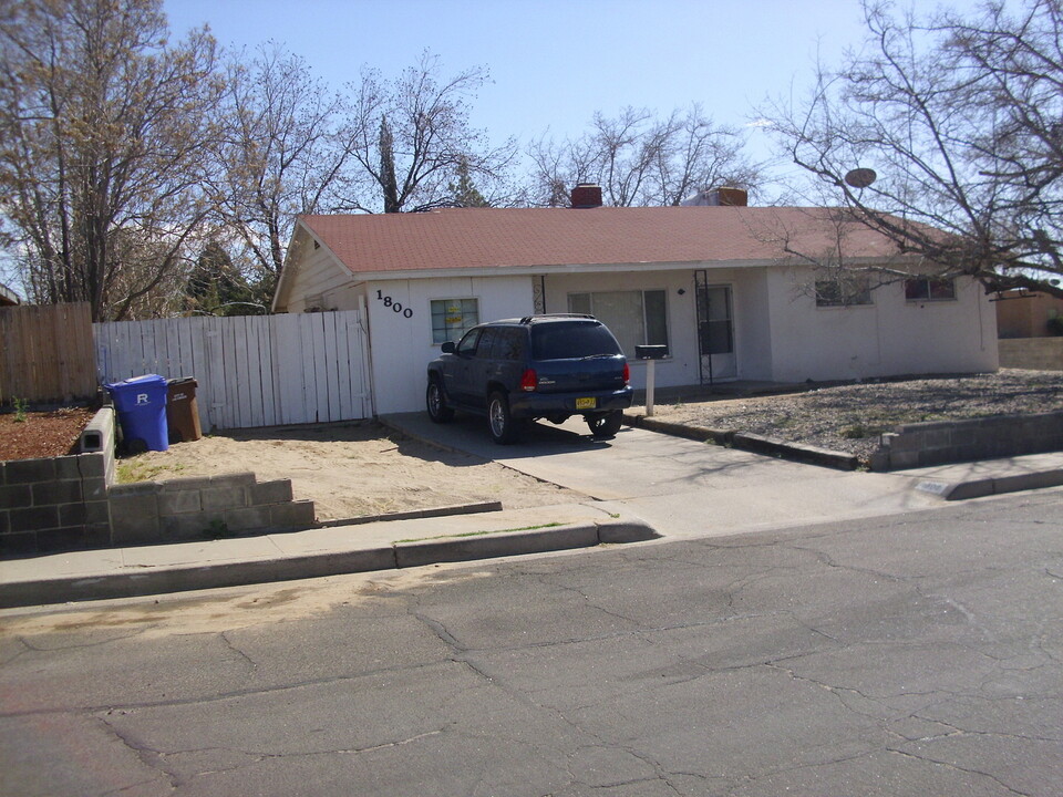 1800 Corbett Dr in Las Cruces, NM - Building Photo