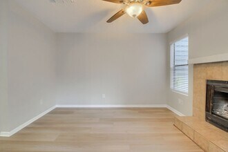 8810 Schick Rd in Austin, TX - Foto de edificio - Building Photo