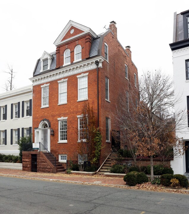 3249 N St NW in Washington, DC - Foto de edificio