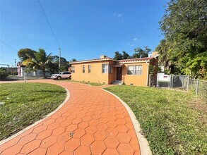 315 NE 125th St in North Miami, FL - Building Photo - Building Photo