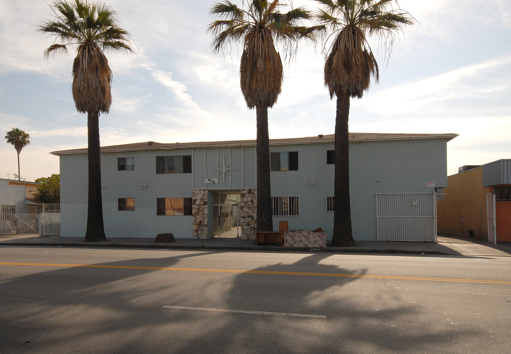 8118 S Western Ave in Los Angeles, CA - Building Photo