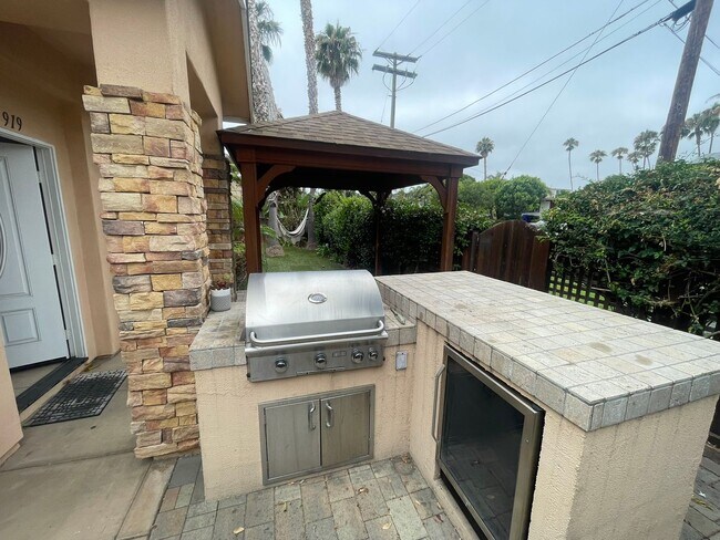 1919 Diamond St in San Diego, CA - Building Photo - Building Photo