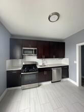 108 Kennedy Blvd, Unit 13 in Bayonne, NJ - Foto de edificio - Building Photo